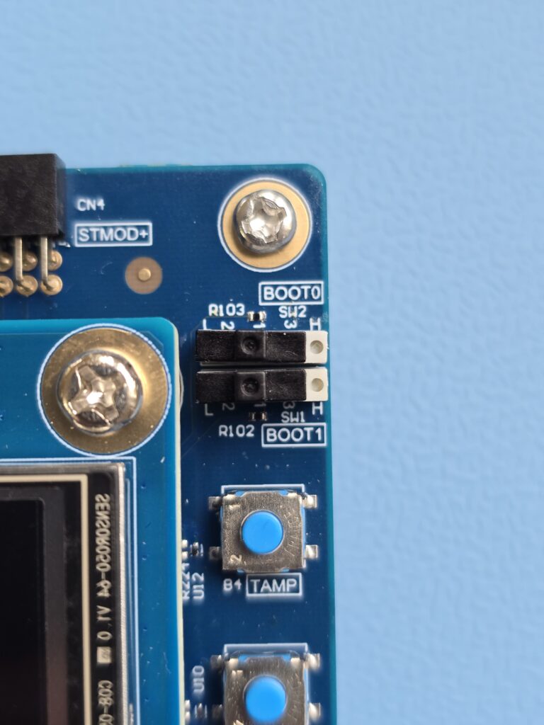 Image demonstrating the position for the STM32N6570-DK boot switches for flash mode.